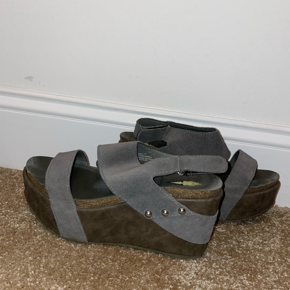 Volatile suede wedge